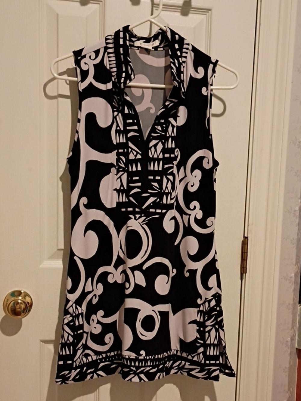 Sleeveless Black & White Patterned Shift Dress
